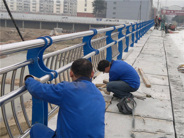 阿克苏不锈钢河道护栏的特性及其在城市景观中的应用