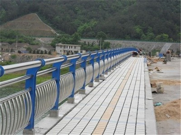 阿克苏不锈钢桥梁护栏是一种什么材质的护栏